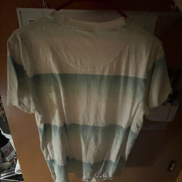 Hollister men’s Tshirt - Picture 2 of 3